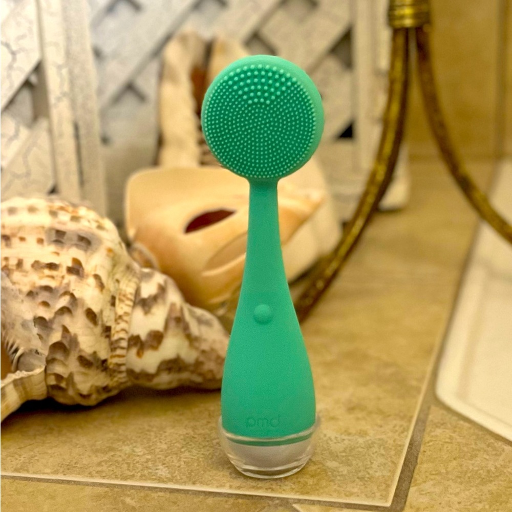 PMD clean. Teal Facial Cleansing Brush